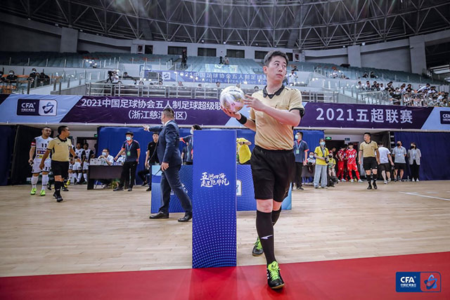 香港屋邨篮球青年访京 名宿马布里现场暖心指导